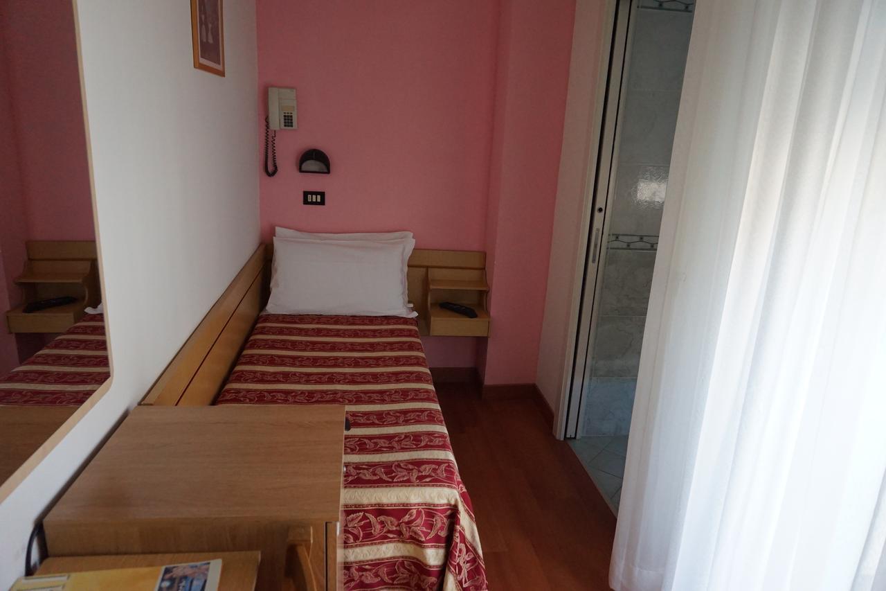 Hotel Angelus Rimini Exteriör bild